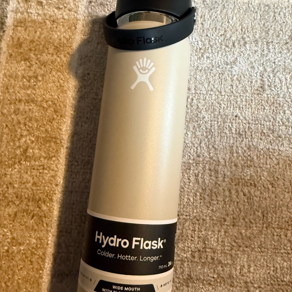 Hydro Flask Sand Water Bottle with Black Lid - Picture 2 of 7